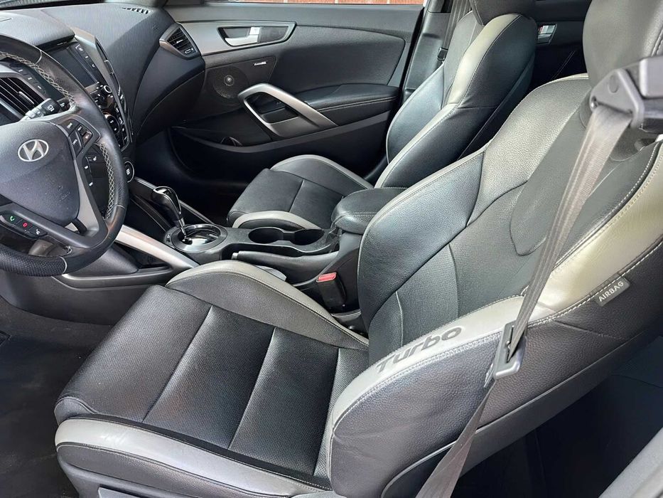Hyundai Veloster Turbo R-Spec      2017