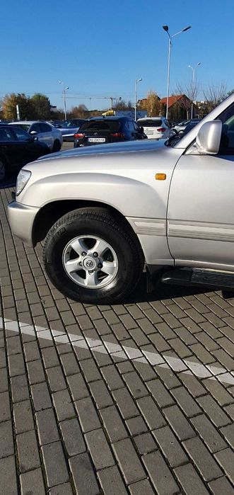 Toyota Land Cruiser 100
