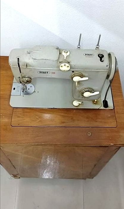 Home Sewing Machine with Cabinet