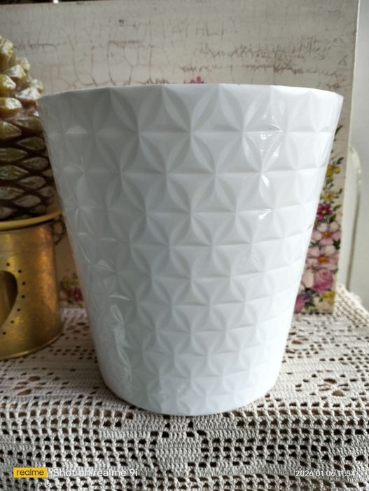 Plastikowa osłonka na doniczkę, nowa; średnica : 15cm; wysokość : 15cm