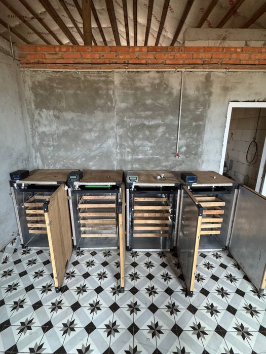 Автоматический инкубатор на 500 яиц - 4 шт. в идеальном состоянии!