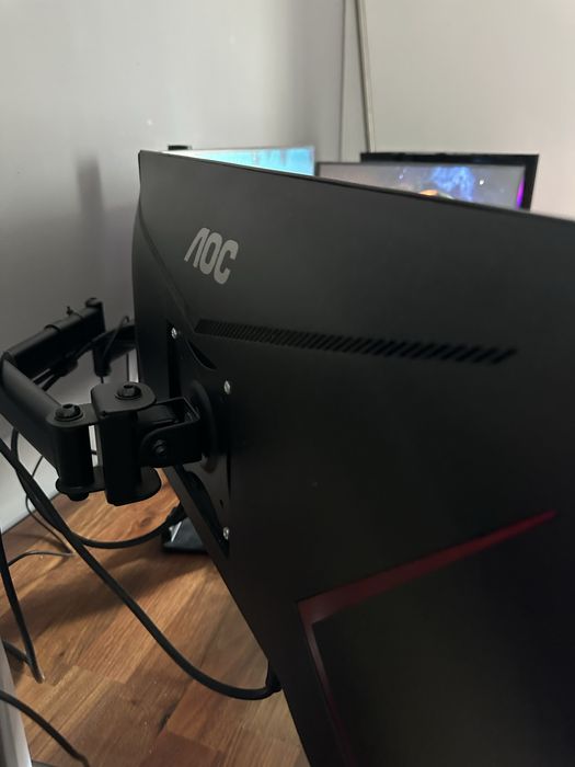 3 monitores AOC gaming 144hz + suporte
