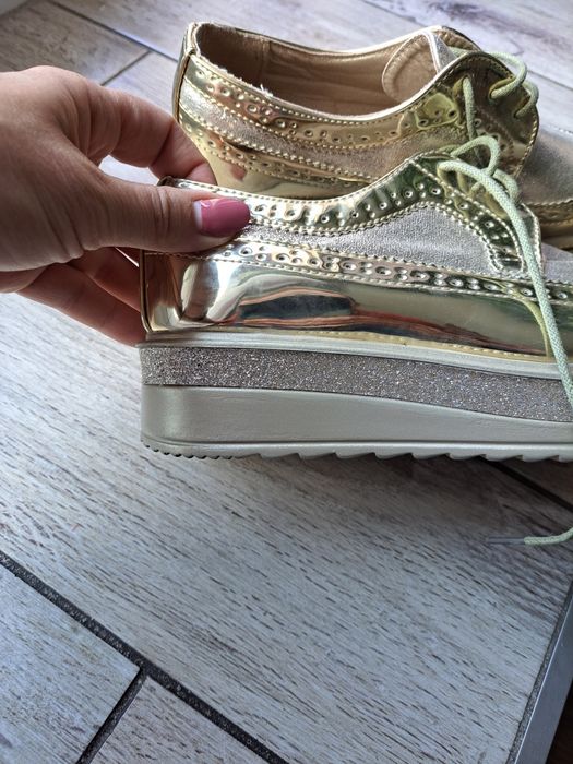 Sprzedam nowe zlote mokasyny