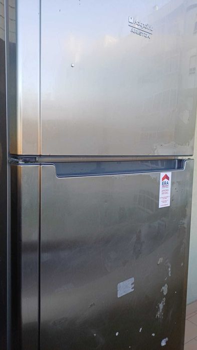 Frigorífico usado em funcionamento