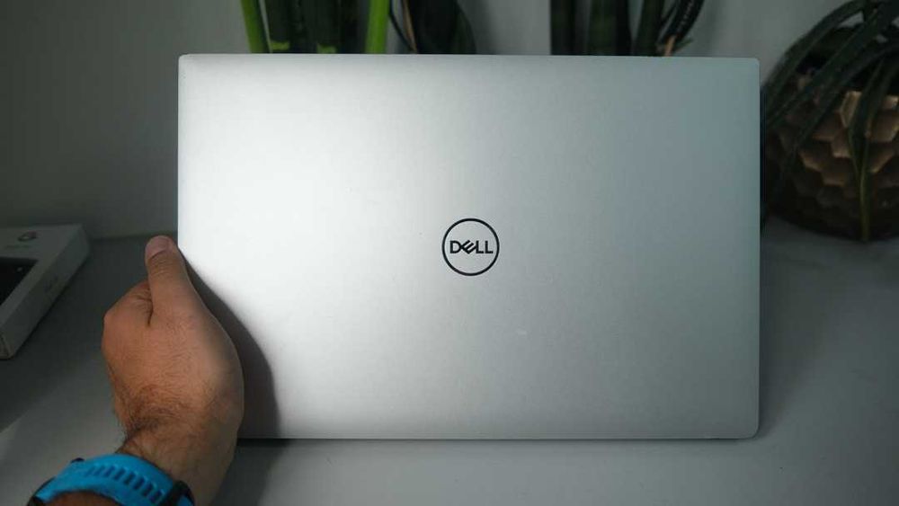 Dell XPS 15 7590 i5 -9300H 8 Gb  256 SSD Intel UHD 630 15.6 1FHD IPS Батарейка 97