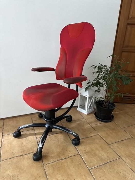 Krzesło biurowe ergonomiczne czerwone Spinalis Spider aktywne siedzisko sprawne 100%