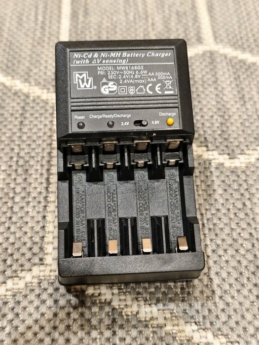 Ładowarka mikroprocesorowa na akumulatorki AA i AAA