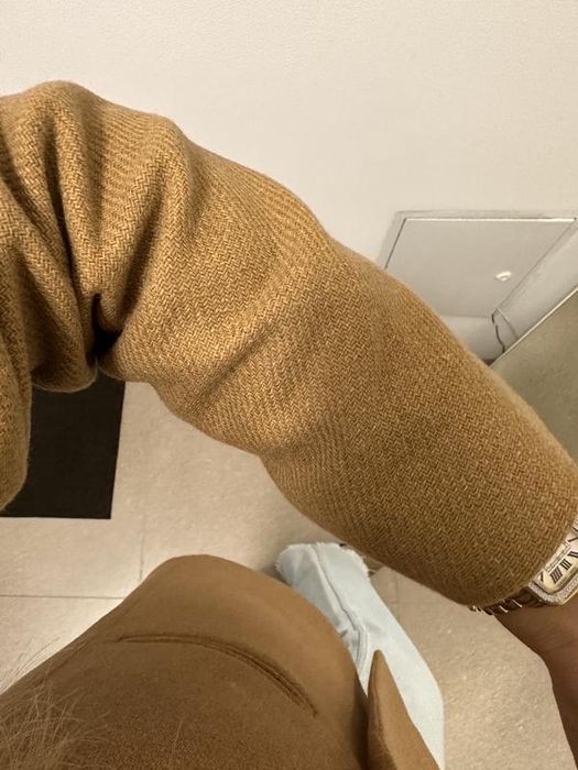 Фантастичний вовняний піджак із щільної тканини від бренду zara