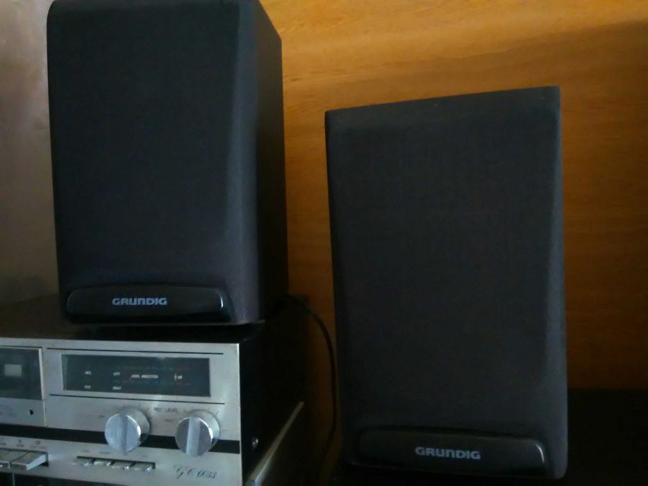 colunas  grundig 33cm alt