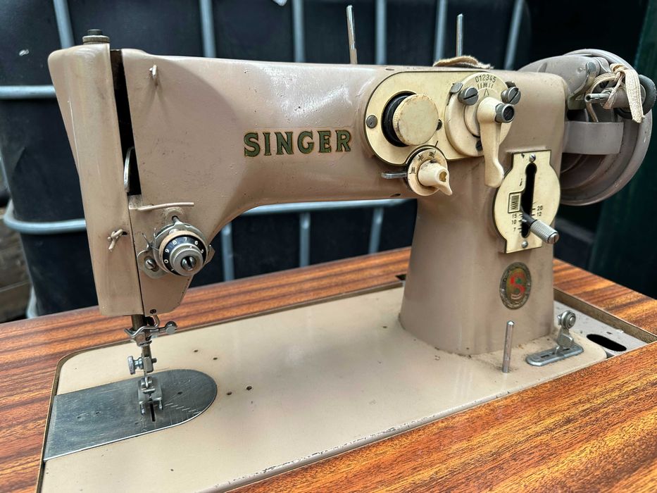 Maquina Costura Singer - Antiga