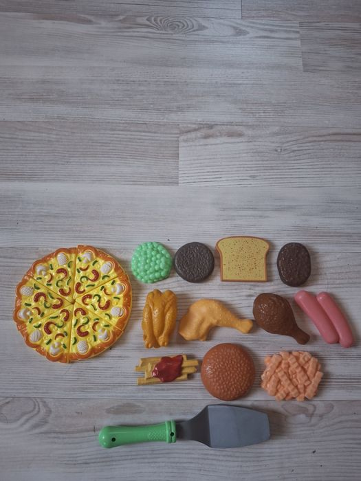 Мікрохвильова пічка із продуктами