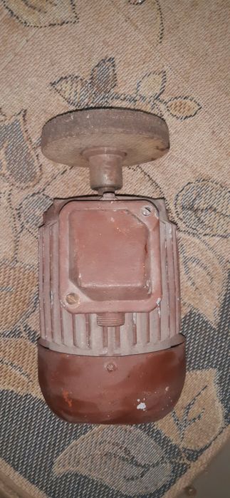 Продам асинхронный двигатель