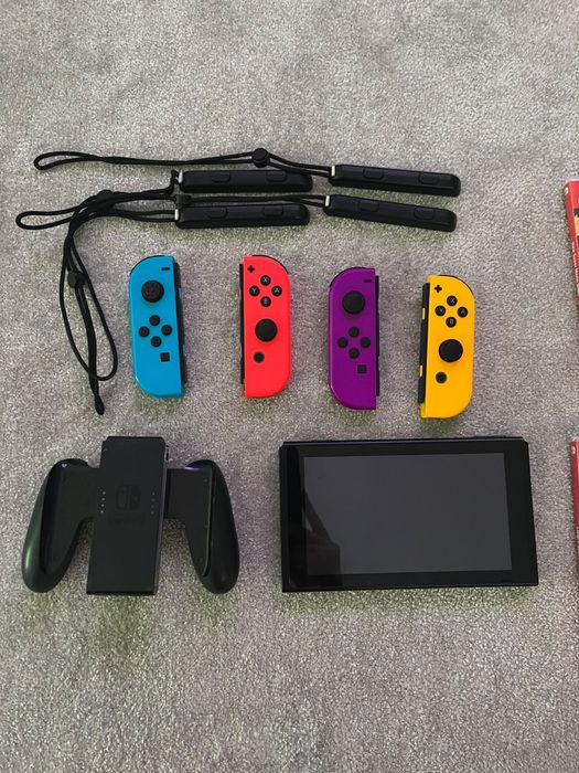 Nintendo Switch com 4 comandos