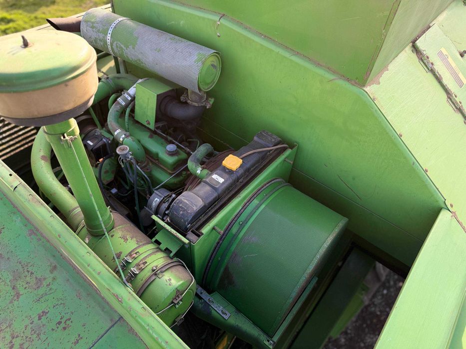 Комбайн John Deere 1052