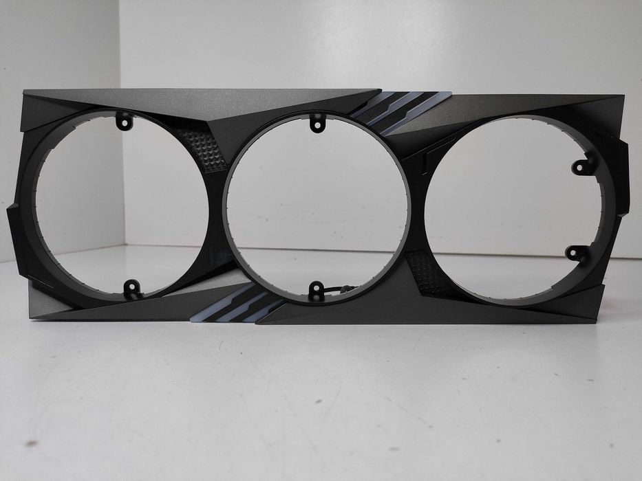 Obudowa ramka do wentylatorów MSI GeForce RTX 4090 GAMING X TRIO 24GB