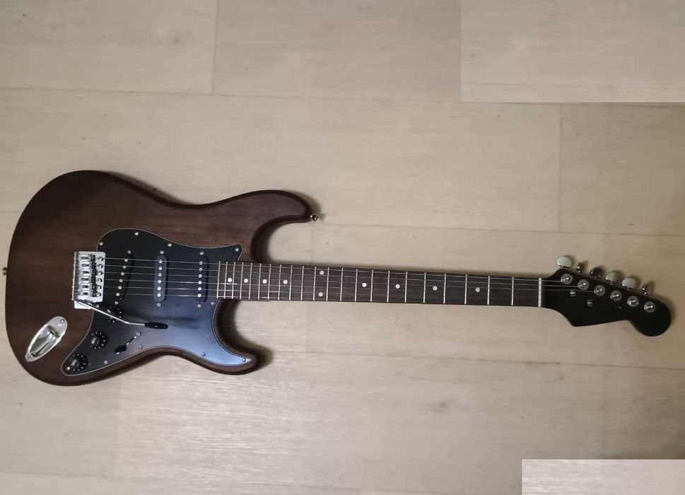 Электрогитара типа Stratocaster