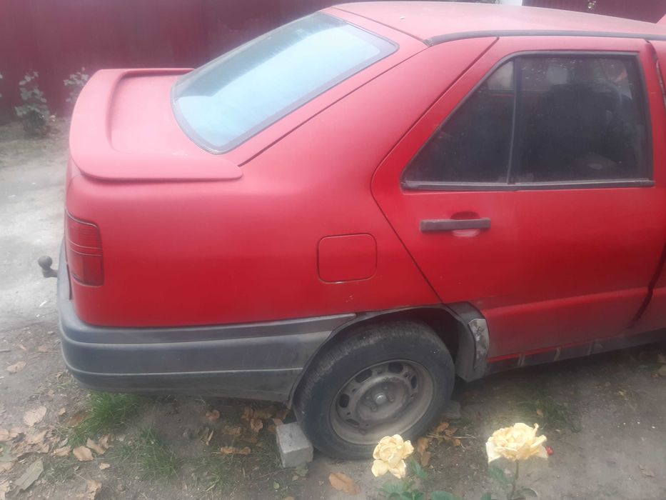 На Seat Toledo 1 (91-99 р.)  двері