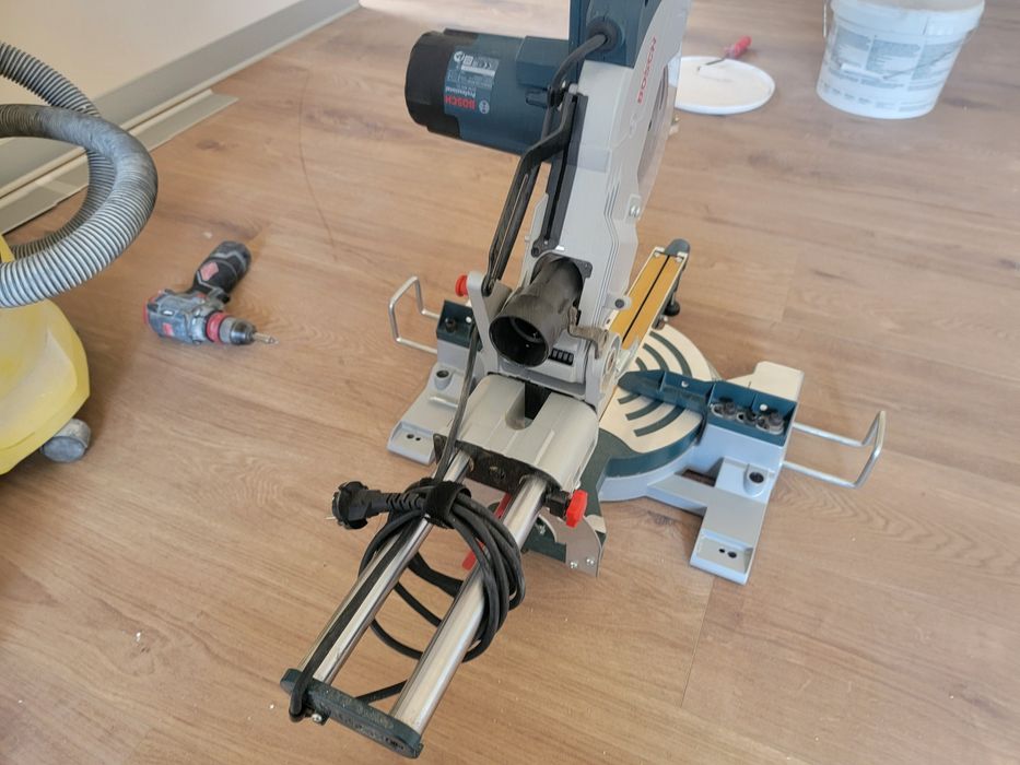Торцовочная пила Bosch GCM 800 SJ Professional
