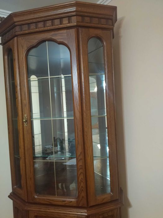 Вітрина кутова дерев'яна