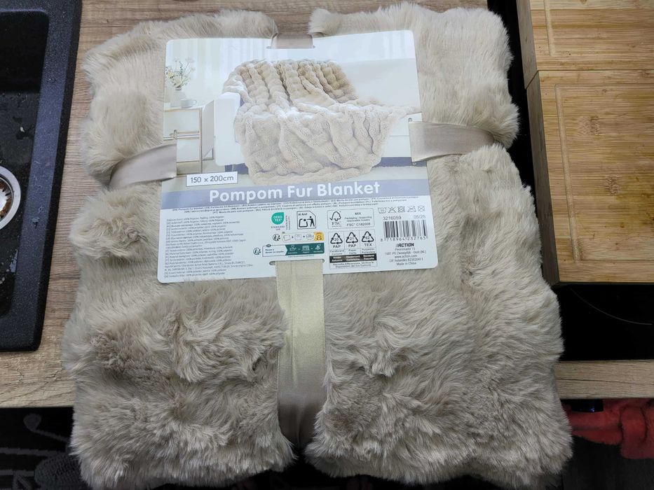 Koc Pompon Fur Blanket 150x200cm Puszysty I Pluszowy miękki Jasny Brąz