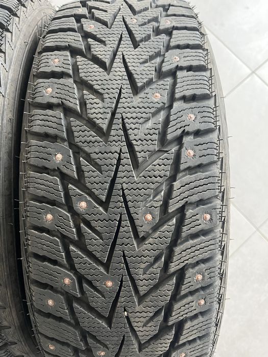 Шины /резина зимние шипованные 225/60/17