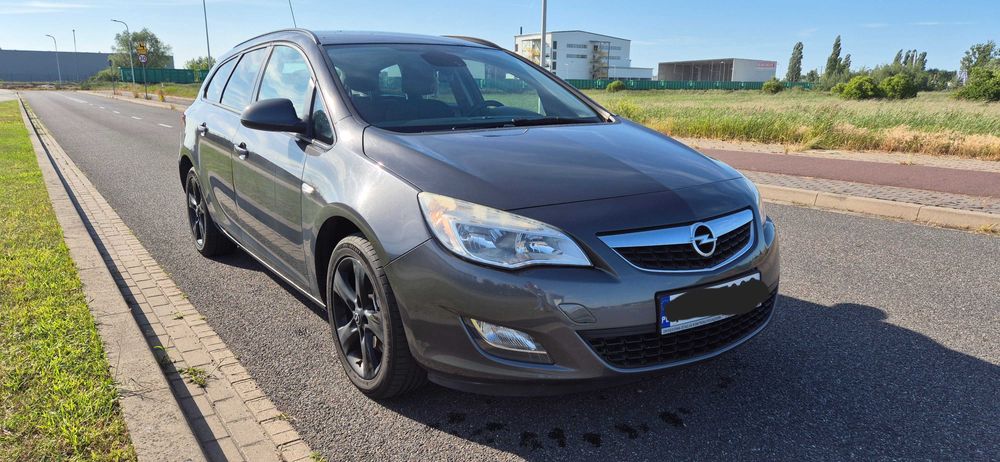 Opel astra j kombi 1.7 cdti