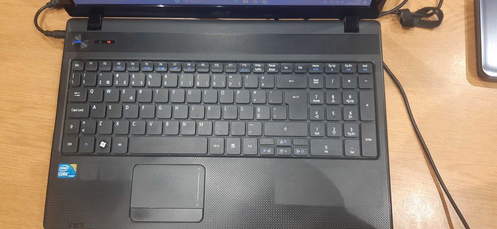 Portátil Acer Aspire 5742