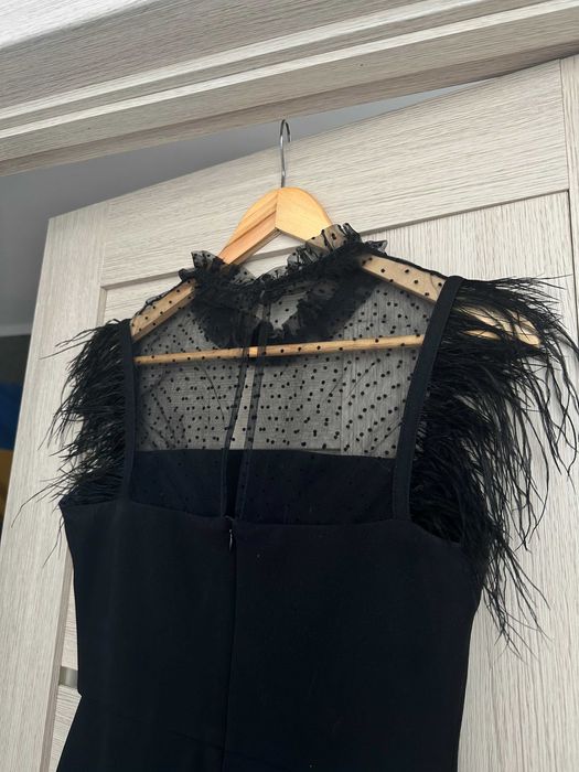 Чорна міді сукня з пір'ям Gepur