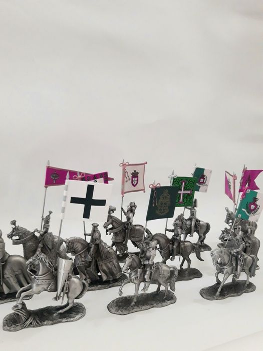 Cavaleiros Porta-Estandarte em Estanho