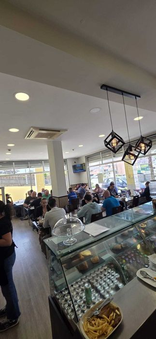 Trespasse de Pastelaria/Restaurante em pleno funcionamento