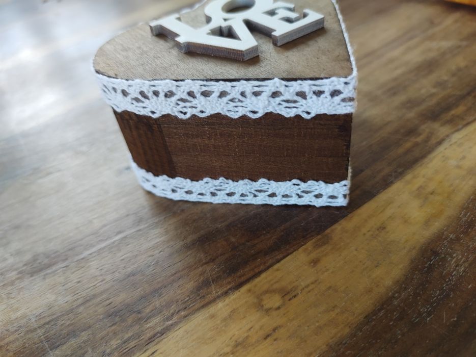 Serduszko na obrączki z koronką