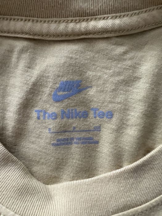 T-shirt nike amarela.