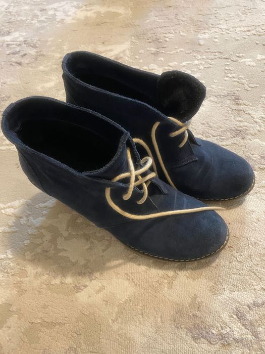 Замшевые женские ботинки на танкетке, утепленные