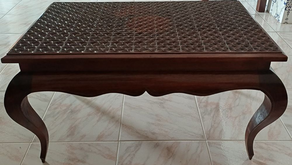 Mesa de centro em madeira maciça