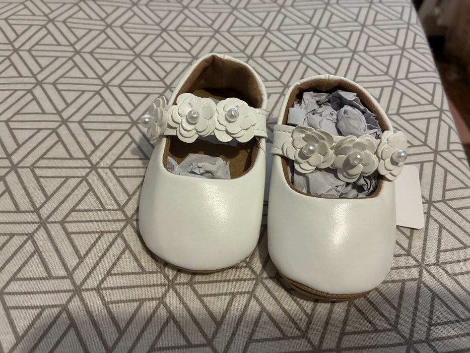 2 pares sapatos de bebe