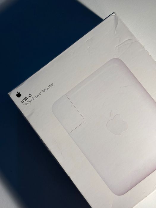 Adaptador Apple USB-C 140W Power Adapter