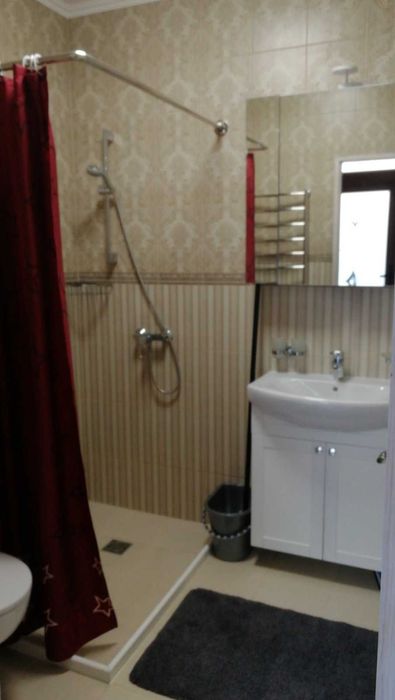 Частина будинку, ел/ен без вимкнень , своє закрите подвір"я