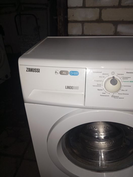 Продам стиральную машину б/у Занусси на 6 кг
