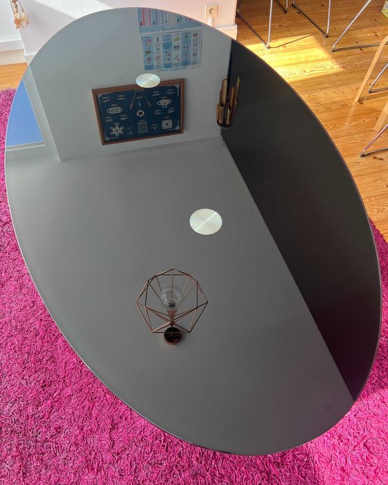 Mesa de Jantar oval com tampo em vidro