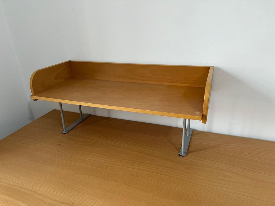 Secretária com conjunto de gavetas
