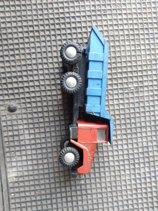 Іграшкова машинка КРАЗ