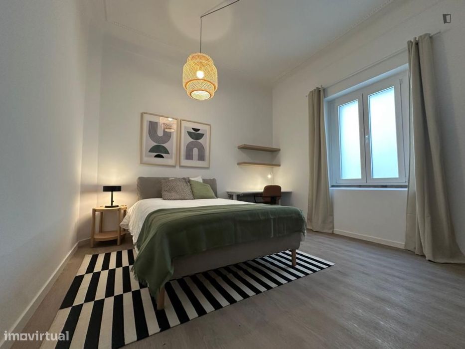 Quarto - localizado em São Sebastião Lisbon