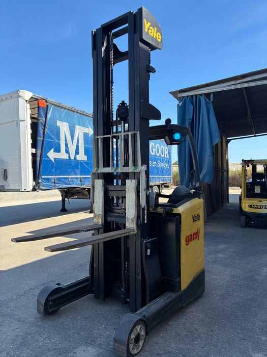 Empilhadora Retrátil Yale Ano 2019 em Excelente Estado