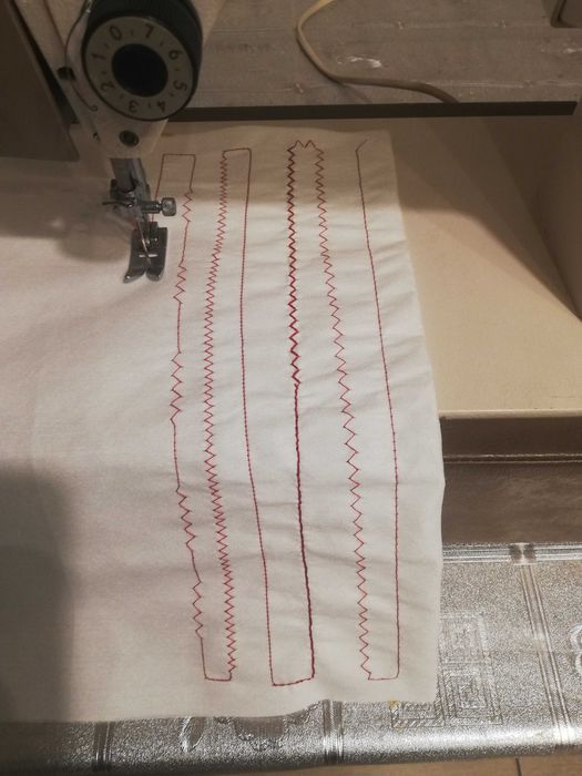 Sprzedam bardzo ładną walizkową maszynę do szycia Łucznik 451