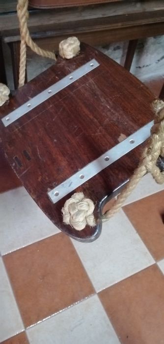 Baloiço antigo com cadeirinha