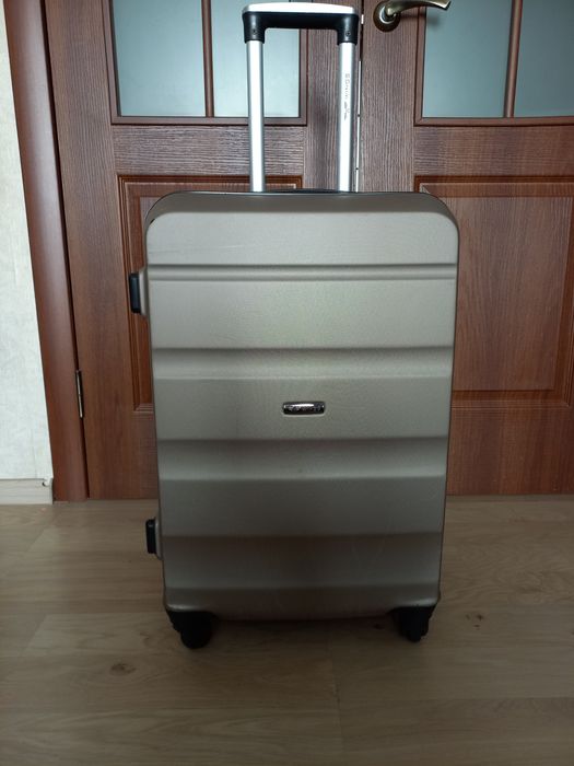 Дорожный чемодан