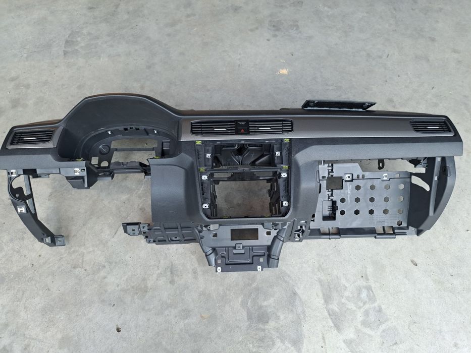 Deska rozdzielcza do VW Caddy 2K5