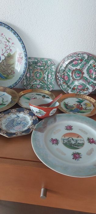 Várias peças louça orientais