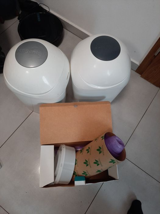 Dwa kosze na pieluchy tommee tippee sangenic