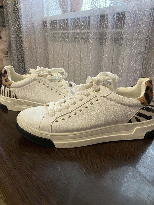 Кросівки жіночі Graceland. Стан нових